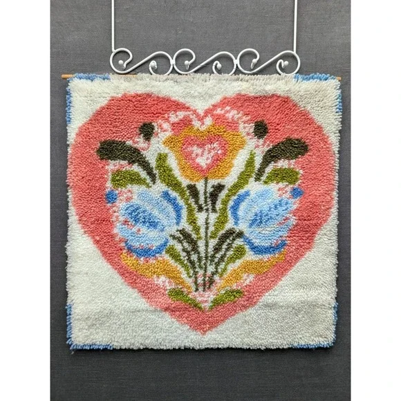 Vtg Latch Hook Rug Wall Hanging Handmade Pennsylvania Dutch Hex Floral Heart 26