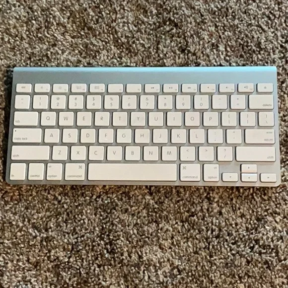 Apple Mac wireless keyboard A1314