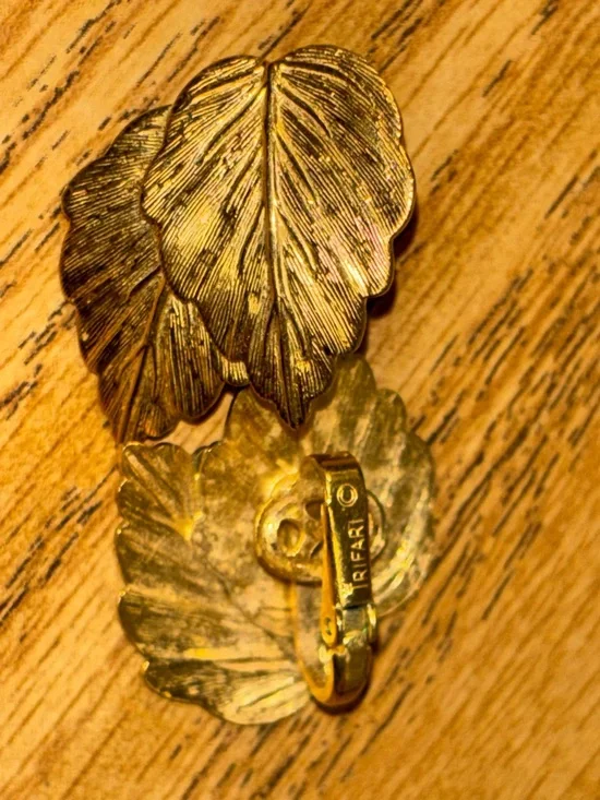 Firm price Vintage estate sale TRIFARI Gold-Tone Leaf Clip-On Earrings