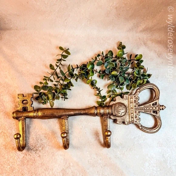 Ornate Skeleton Key Wall Hanging Coat Rack
