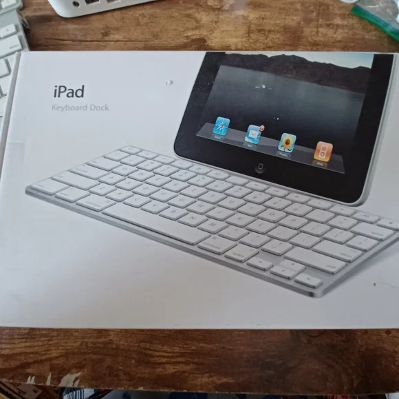 Apple iPad keyboard dock NIB