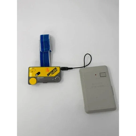 Vintage Sony‎ SRF-F1 Sports Walkman FM Radio Yellow w/ Armband & BC-40 Charger