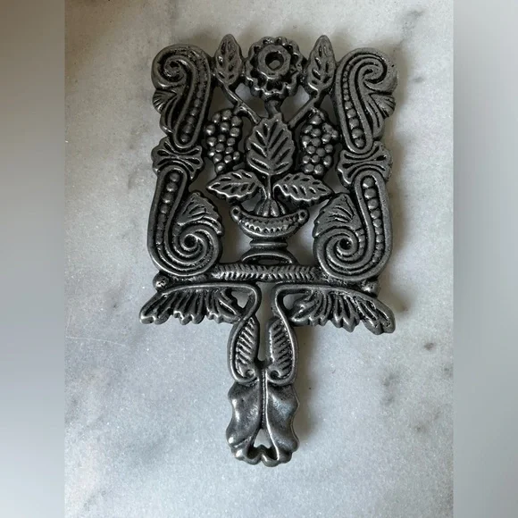 Vtg Virginia Metal Crafter's Trivet -Grapes / scroll Floral Design.
