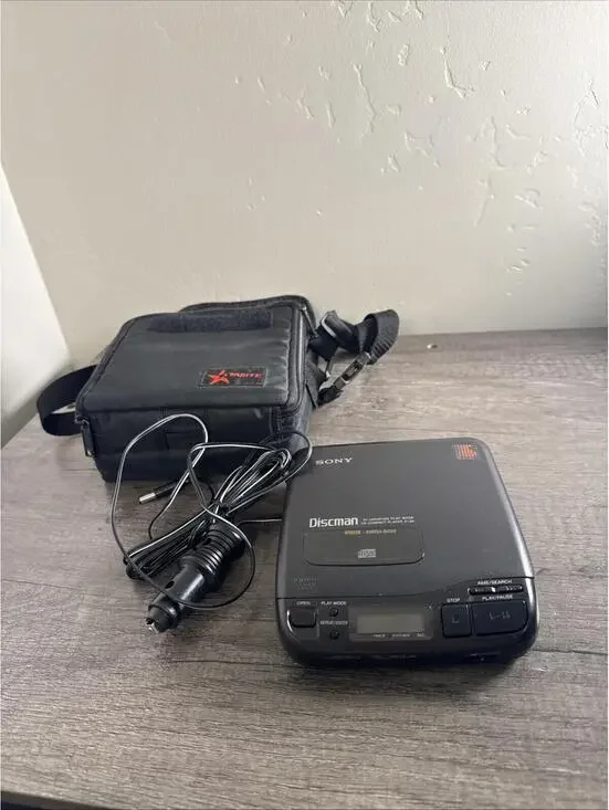 Sony Discman D-34 Portable CD Compact Player Mega Bass With Case And Charger