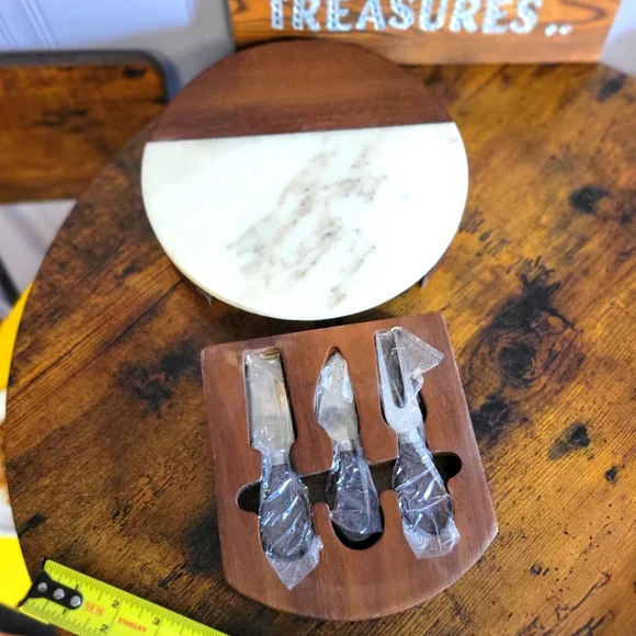 Round Marble and Oak Cheese Board OAK & OLIVE
