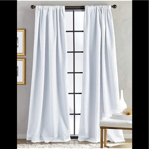 Single floral detail curtain panel 50x84