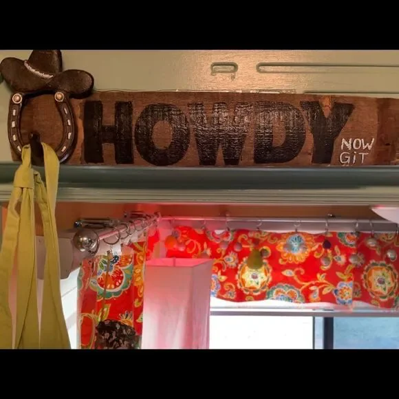HOMEMADE HOWDY NOW GIT sign