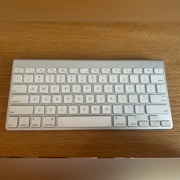 Apple Wireless Keyboard A1314 - Like New