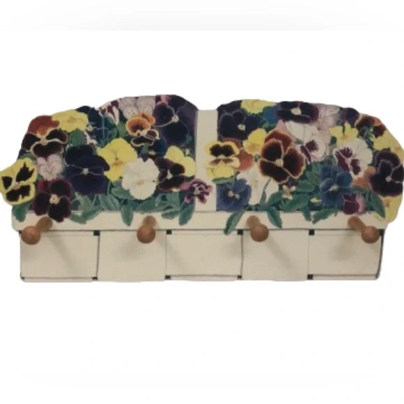 PANSY BASKET WALL RACK • BY BOSTON WAREHOUSE • 4 WOODEN 2.75” PEGS • VINTAGE