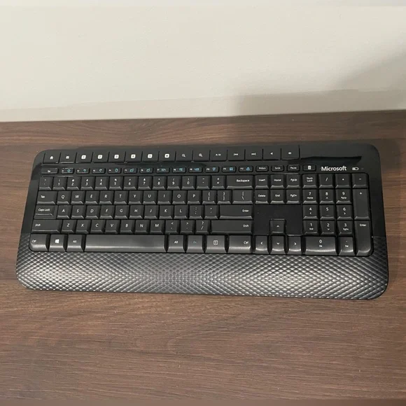 {Microsoft} wireless keyboard 2000