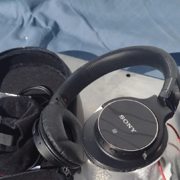 - Sony Black Wireless Headphones MDR-ZX750BN NWOT