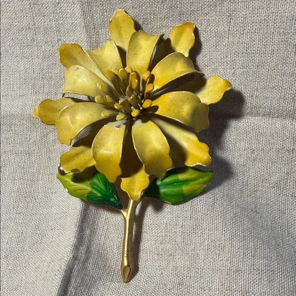 Vintage Sunflower Metal Brooch. Flower Power Era. WA558