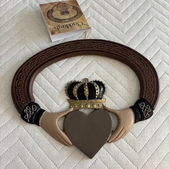 Abbey Gifts Claddagh Wall Hanging Irish Traditional Design Heart Friendship Gift