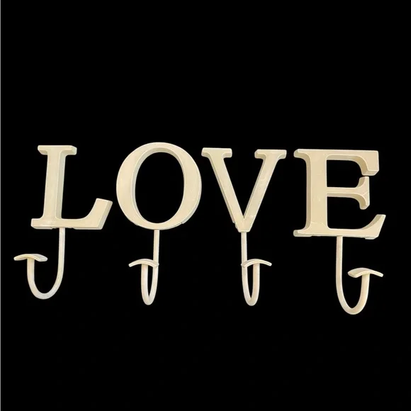 🤍🩶Cream LOVE Metal Wall Hook Decor. New - never hung. Great to hang or craft!