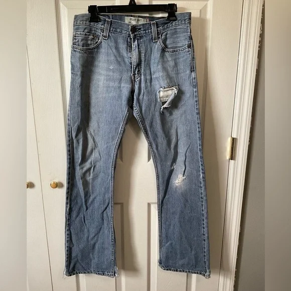 Levi’s 527 boot cut. Men’s Distressed jeans. Size 30/32