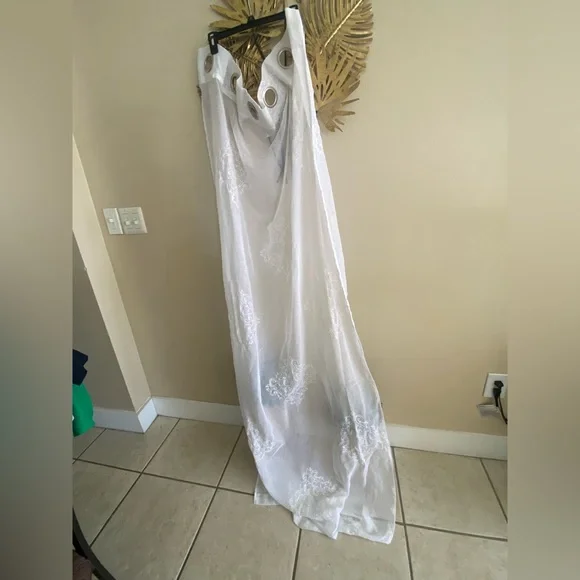 Elegant White Lace Dress