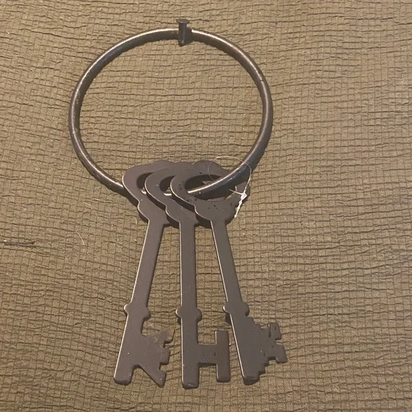 Black Metal Key Wall Decor