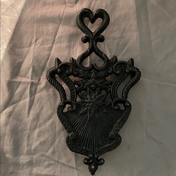 Vintage Cast Iron Black Footed Trivet Sunburst Starburst w/ Heart Handle 8.25