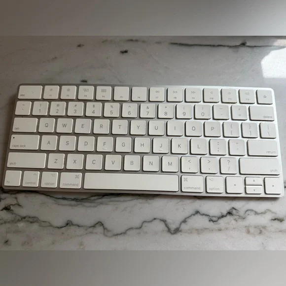 Apple Wireless Keyboard White Bluetooth A1314