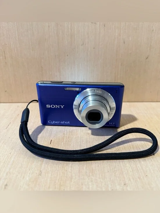 Sony Cyber-shot 14.1 MP Digital Camera BROKEN SCREEN Turns On Read Description!