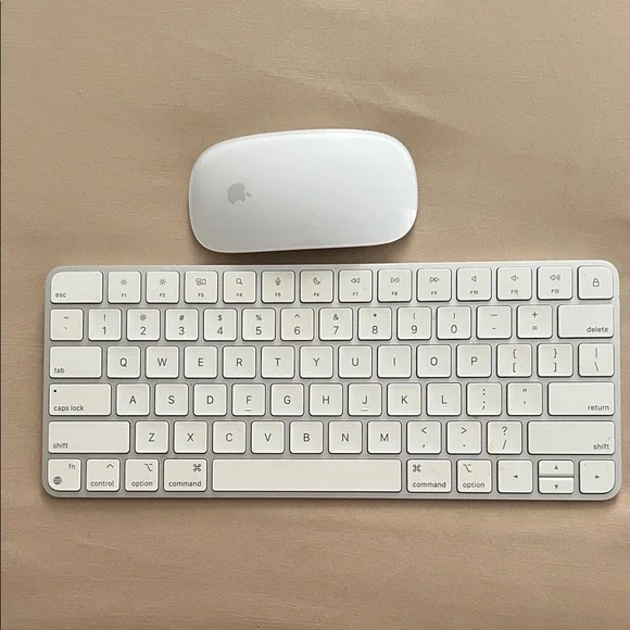 Apple White Keyboard and Mouse Combo