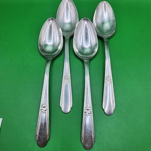 Wm Rogers 1937 Memory Hiawatha Silverplate Spoons 7.25