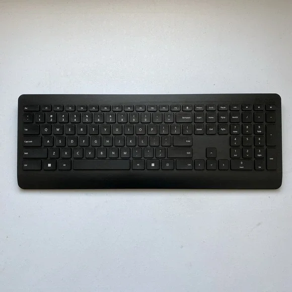 Microsoft - 900 Desktop Wireless Keyboard with USB Receiver - Works Great‎