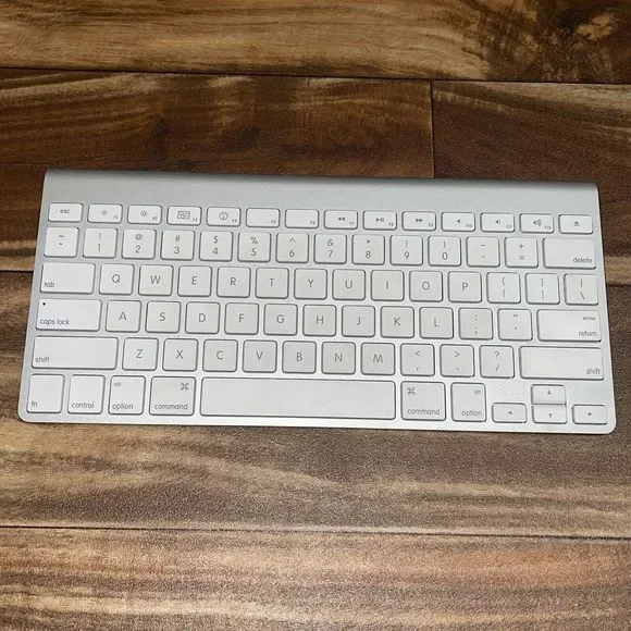 Apple Wireless Bluetooth Keyboard A1314 - MC184LL/B - AA Battery iMac Mac