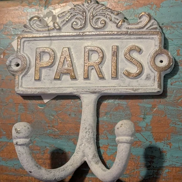 New Metal Parisian Elegance Wall Hook in Cream and Gold 4.5