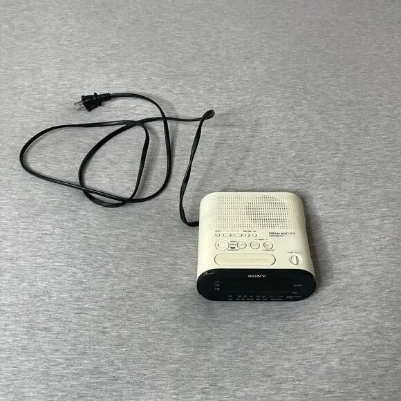 Sony White Digital Dream Machine FM/AM 90s Alarm Clock Radio