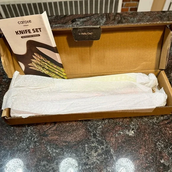 NIB Carote 12 piece knife set- patterned