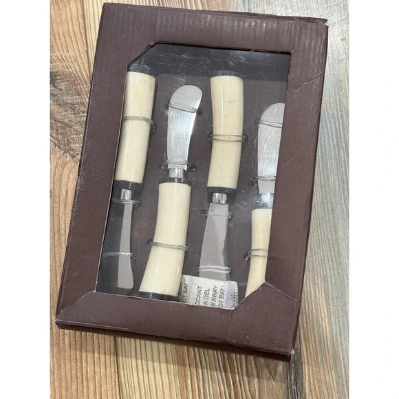 New Palm Restaurant Set Of 4 Cheese Spread Knives