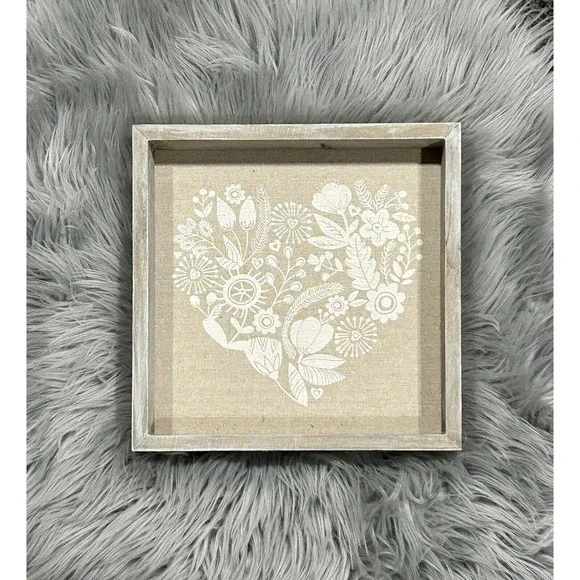 Wall Hanging, Sweet‎ Flower B Designs White Flower Heart