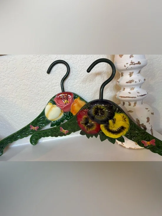 🪷 Floral Statement Hangers - Set of 2 🪷