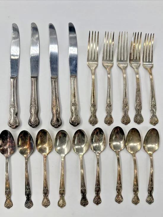 Wm Rogers Magnolia 18 PC Knives Spoons Forks Extra Plate Silverplated 1951 VTG