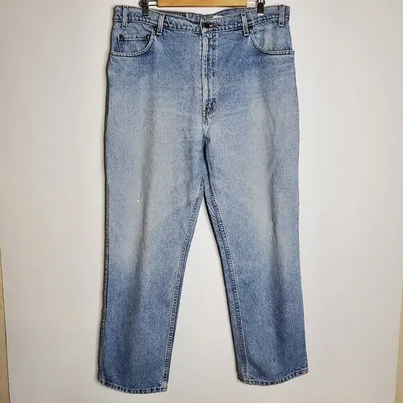 Levi's Light wash denim relaxed fit 540 Jeans Size 40x32 vintage
