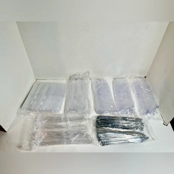 (Brand New/Sealed) Bundle-Clear and Silver Disposable Cutlery Sets (Knives Only)