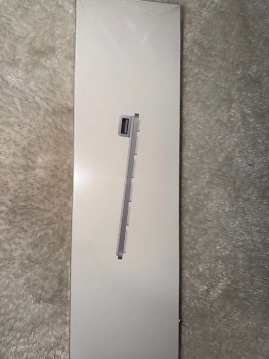 Apple White Slim Keyboard Box with Side-View Graphic and Numeric Keyboard