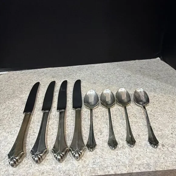 Set of 4 Oneida Cube Community Belcourt Silver Plate Dinner Knives and 4 spoons