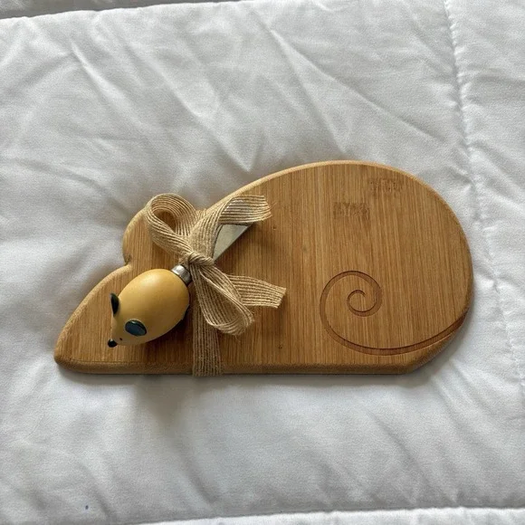NEW Ganz 100% Bamboo Wooden Mouse MCM Cheese Charcuterie Tray Board Knife