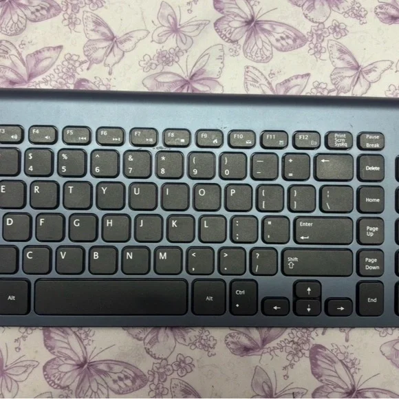📍Sleek Gray Wireless Keyboard