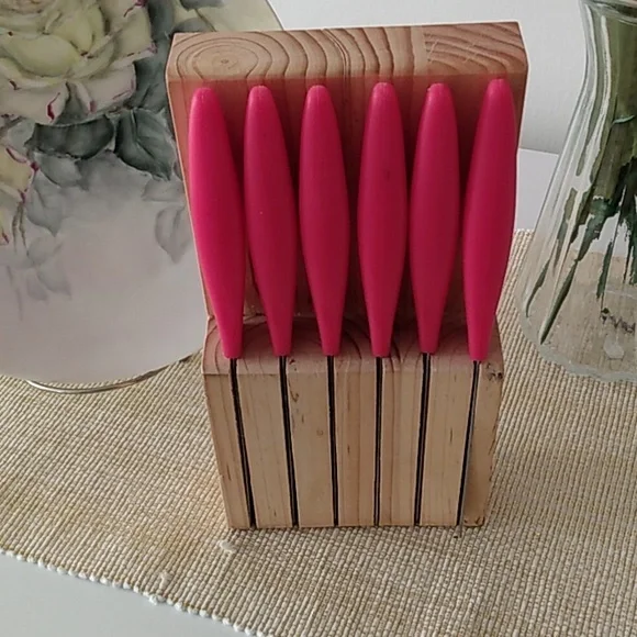 Set of 6 Steak Knives in Wooden Block NWOT