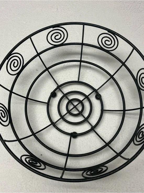 Black Metal Spiral Fruit Plate - Decorative Round Hook Rack