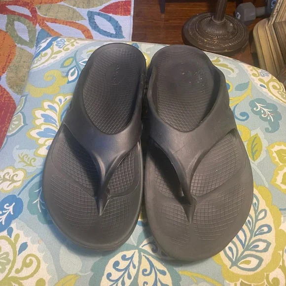 OOFOS Black Recovery Flip Flops Men 13