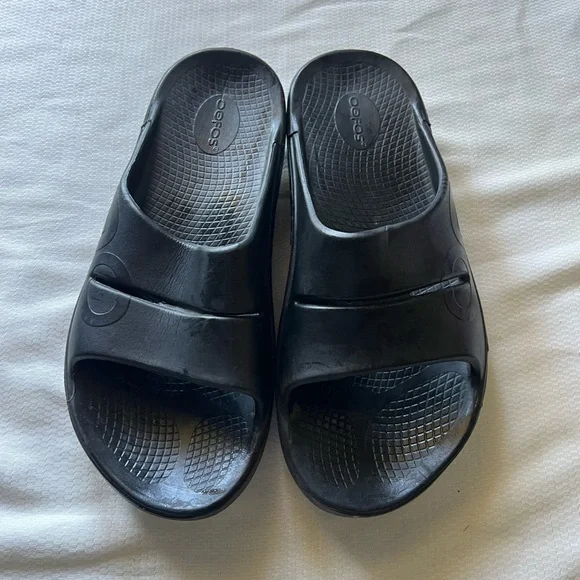 OOFOS Men's Black Comfort Slides