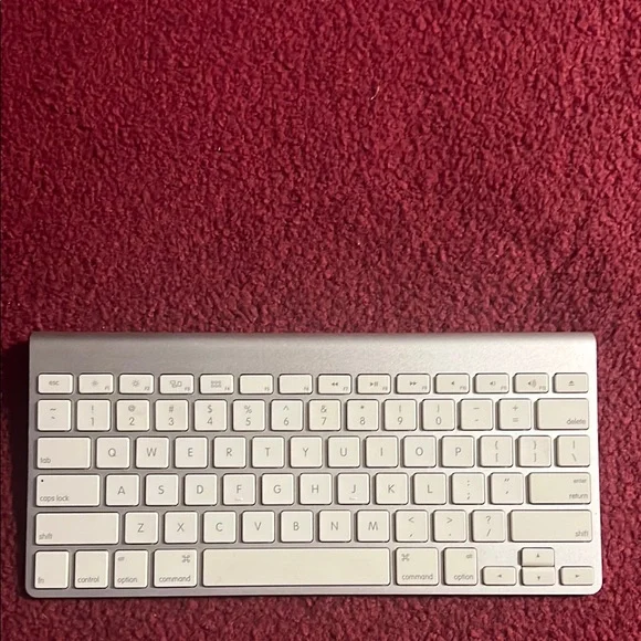 Mac Wireless Silver and White Keyboard