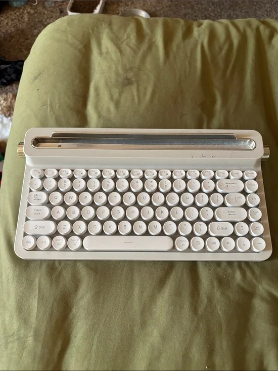 White Retro Round-Key Wireless Keyboard