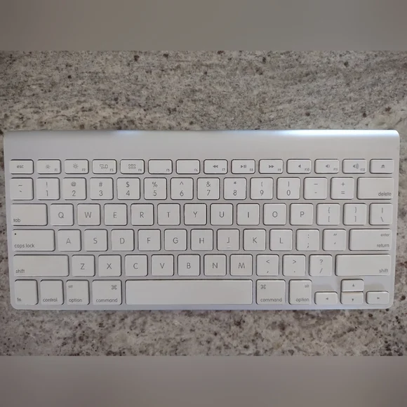 Authentic OEM Apple Bluetooth Keyboard A1314 Mac