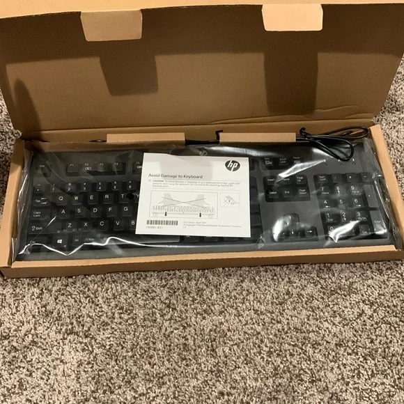 HP USB PC Keyboard, 672647-003, New In Box & plastic