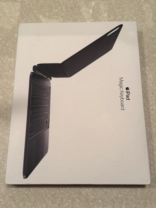 Apple Magic Keyboard for iPad box